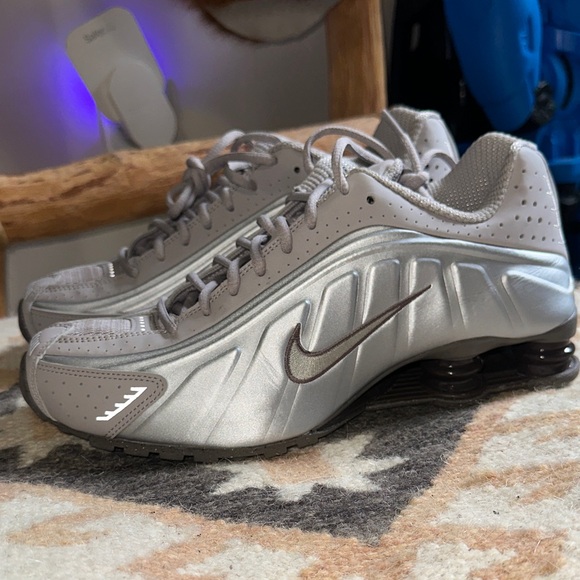 NWOB Nike Shox Mink Brown Silver Cavestone